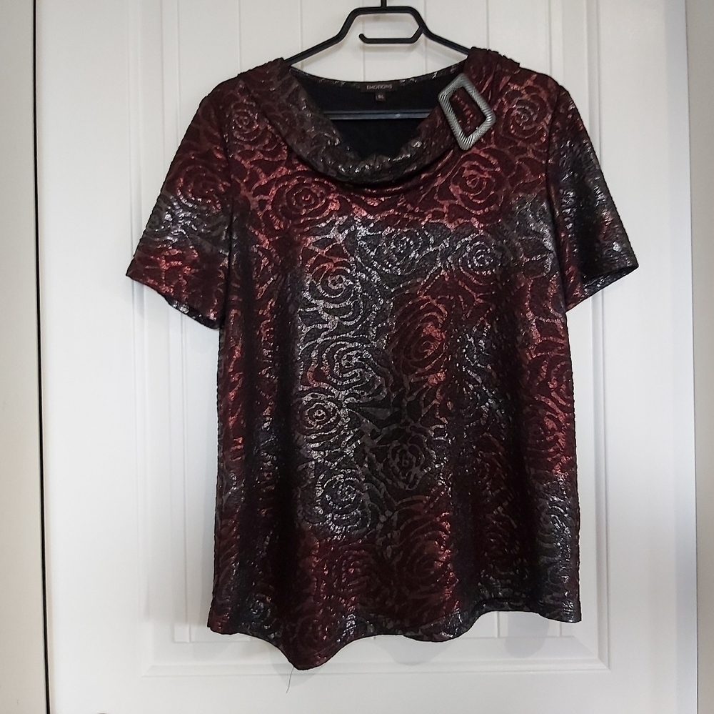 NEW EMOTION METALLIC TOP WITH SILVER BUCKLE DETAIL/B4A